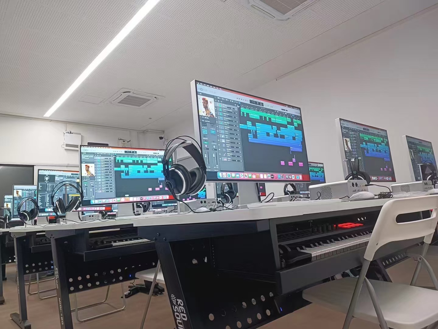 數字MIDI創客音樂教室系統 北京全球音蘭科技引領音樂教育新浪潮